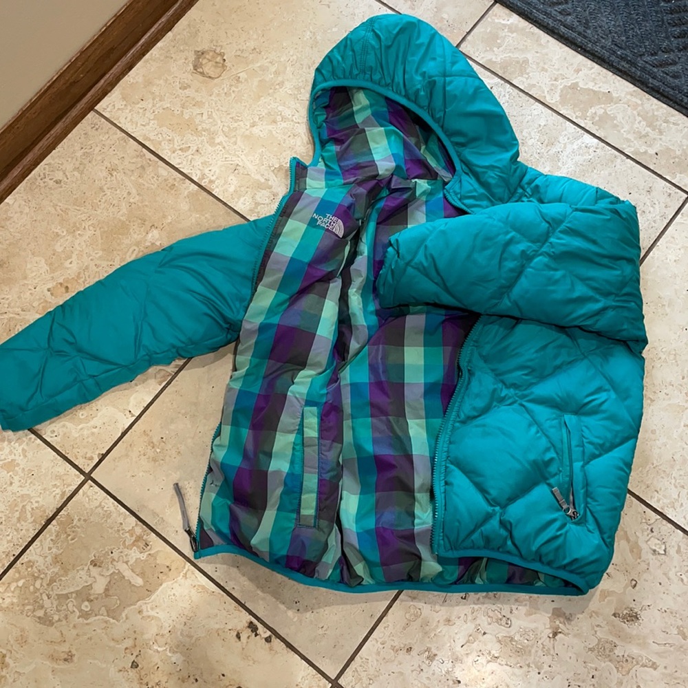 North Face reversible coat. Unsure of size. Girl’s medium. No tag!